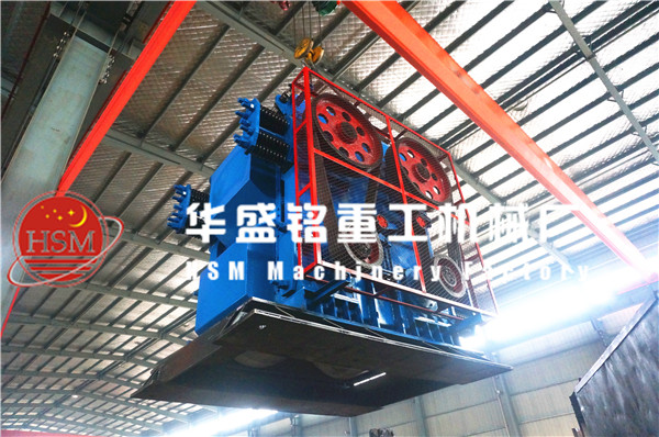 四輥破碎機(jī)現(xiàn)場圖片